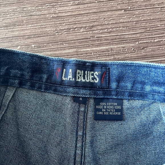90s LA Blues Vintage Shorts - Picture 2 of 3